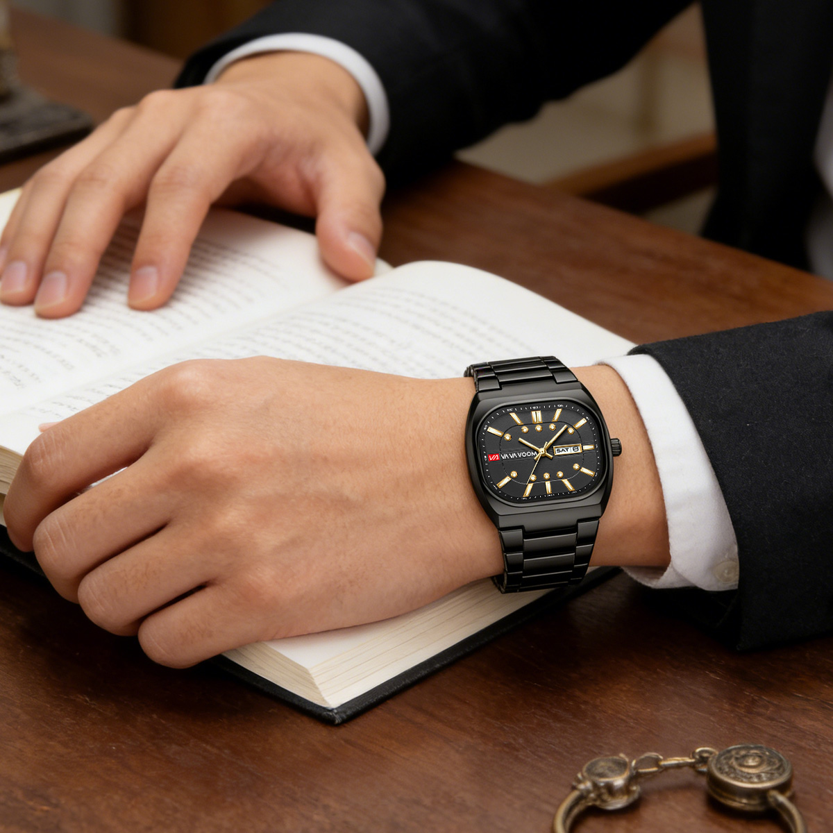 スクエア型の新しいユニークなデザインのスチール製人気クォーツ - Analog Quartz Watch のレビューと価格